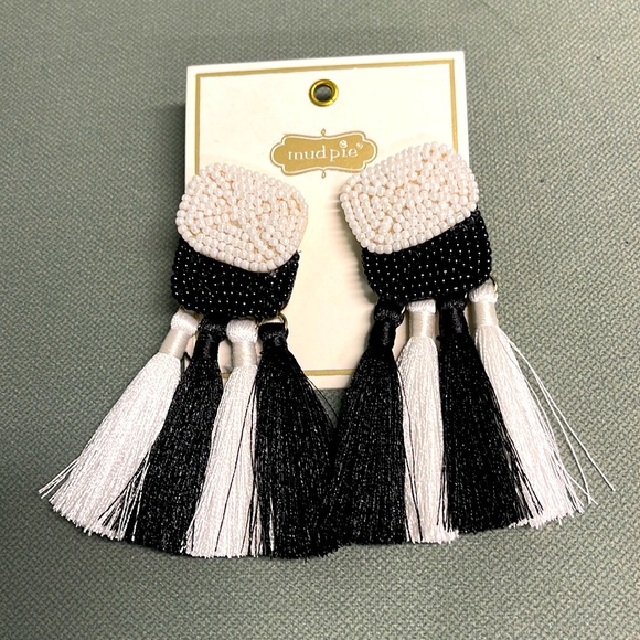 BNWT MUD PIE BEADED BLACK & WHITE TASSEL POST BACK EARRINGS HYPOALLERGENIC - Picture 2 of 4